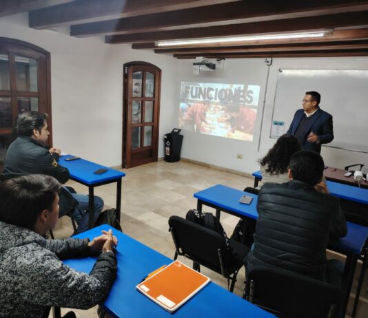 La CEDHV difunde sus funciones entre estudiantes del Colegio de Veracruz